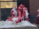 [christmas] Just Some Santa's Brawling In The Street
